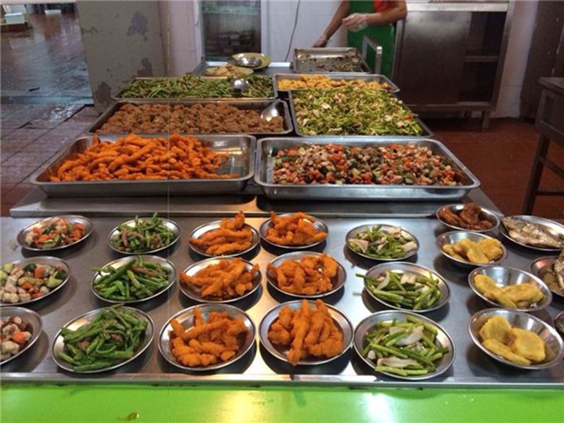 如何举办一场完美的家庭聚会？在众多的聚餐选择中，宴会餐无疑是一个不错的选择。